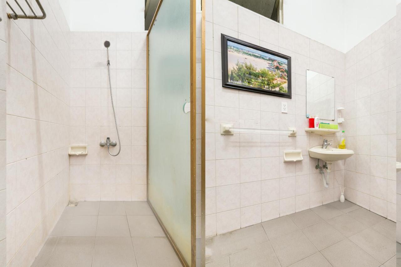 Spot On 710 Sakura Hostel Cholon Хошимин Экстерьер фото